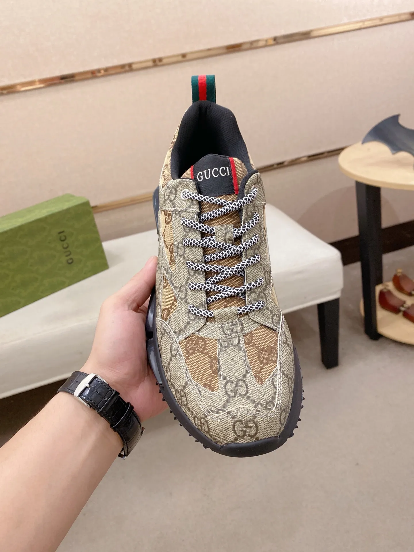 Men's clothing and shoes💰:462💰 (GUCCI) The latest model from the official website🎁🎁Casual and fashionable men's shoes👟, hot style💥The version is simple and elegant, exclusive for trendy men. The unique latest brand elements from the official website👑Original Gucci decoration, fashionable and generous, the fabric is original cowhide ✅Mesh breathable lining, the official website specifies wear-resistant casual outsole, the classic model is taken in kind at the counter🎬38-44 (can be customized for 45 non-refundable)